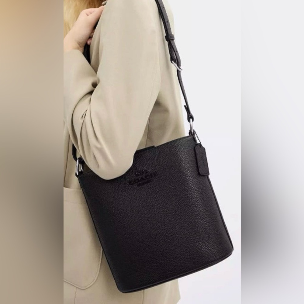 COACH Black Sophie Bucket Bag crossbody/ shoulder bag
Like new!